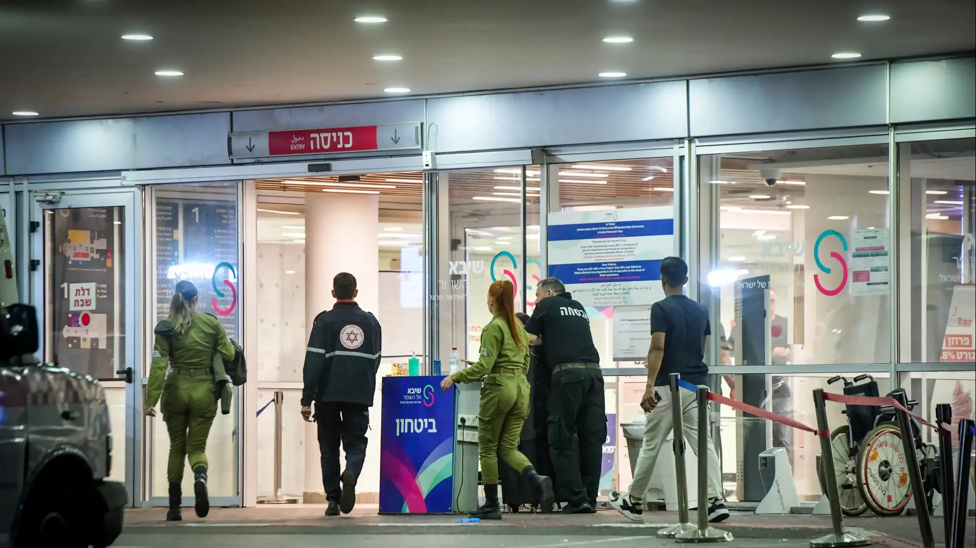 הגעת פצועים מנפילת כטב"ם, בי"ח שיבא תל השומר, 13 באוקטובר 2024 הגעת פצועים מנפילת כטב"ם, בי"ח שיבא תל השומר, 13 באוקטובר 2024