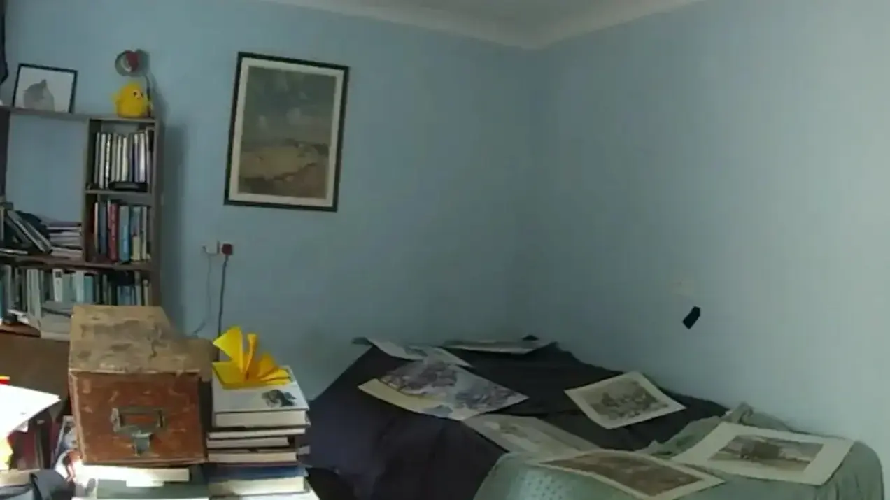 גופתו של ג'ון מק'קולו הוסתרה בקבר מאולתר, מכוסה בשמיכות וציורים גופתו של ג'ון מק'קולו הוסתרה בקבר מאולתר, מכוסה בשמיכות וציורים