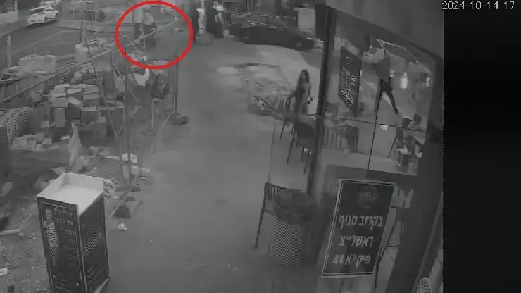 ניצל מרסיס שנפל בחולון ניצל מרסיס שנפל בחולון