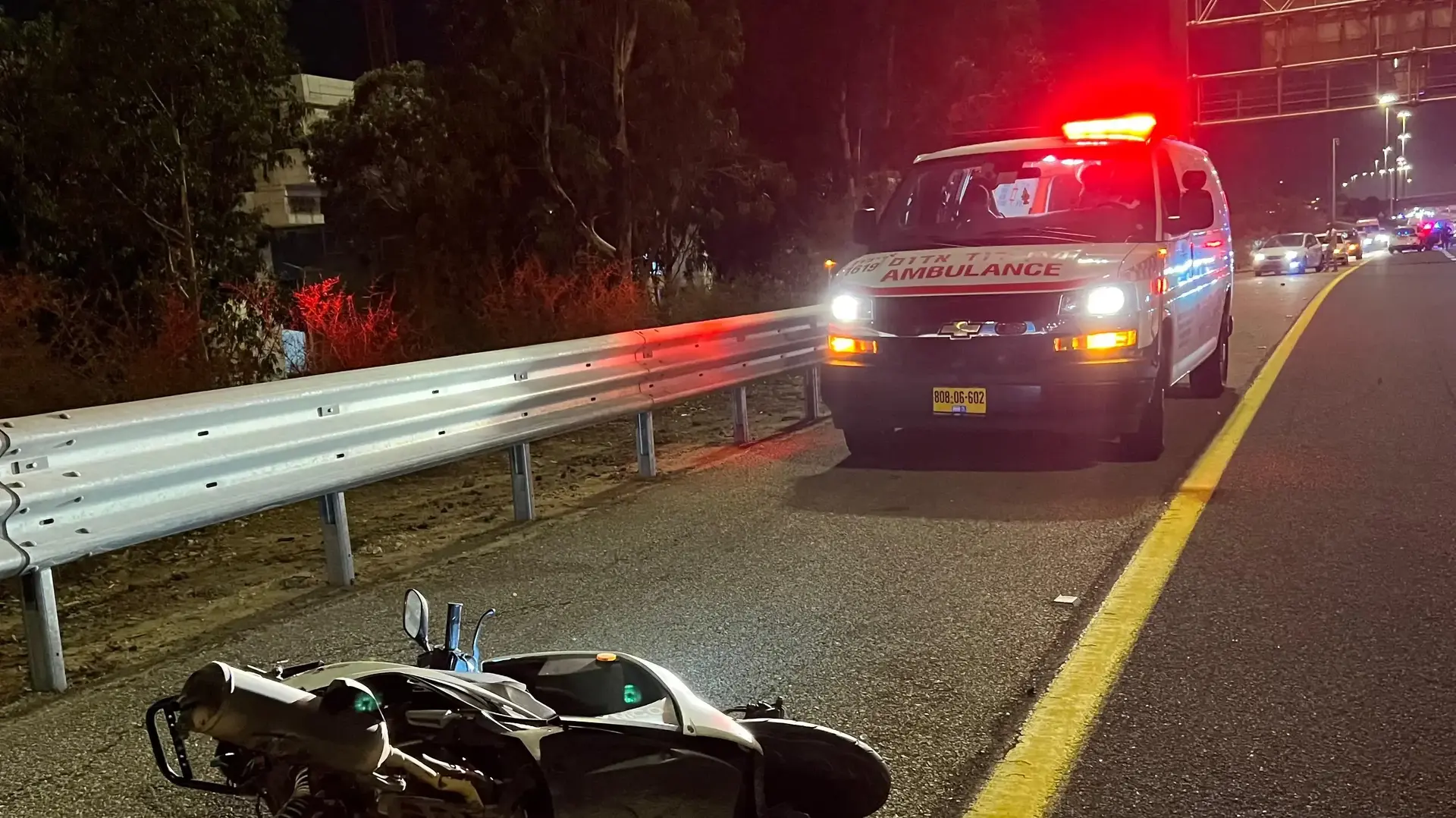 זירת התאונה בה נהרג רוכב האופנוע סמוך למחלף ראשון דרום, 15 באוקטובר 2024 זירת התאונה בה נהרג רוכב האופנוע סמוך למחלף ראשון דרום, 15 באוקטובר 2024
