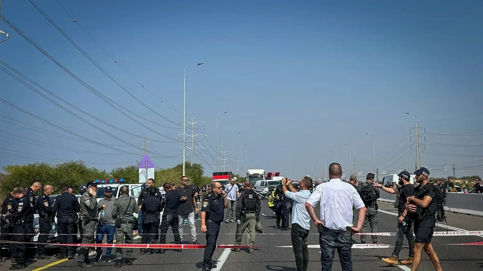 זירת פיגוע ירי, כביש 4 לדרום סמוך למחלף יבנה, 15 באוקטובר 2024 זירת פיגוע ירי, כביש 4 לדרום סמוך למחלף יבנה, 15 באוקטובר 2024