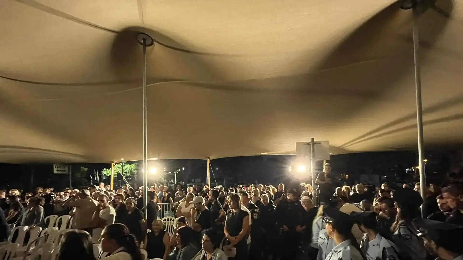 הלווית אדיר קדוש השוטר שנהרג בפיגוע הירי בכביש 4, 15 באוקטובר 2024 הלווית אדיר קדוש השוטר שנהרג בפיגוע הירי בכביש 4, 15 באוקטובר 2024
