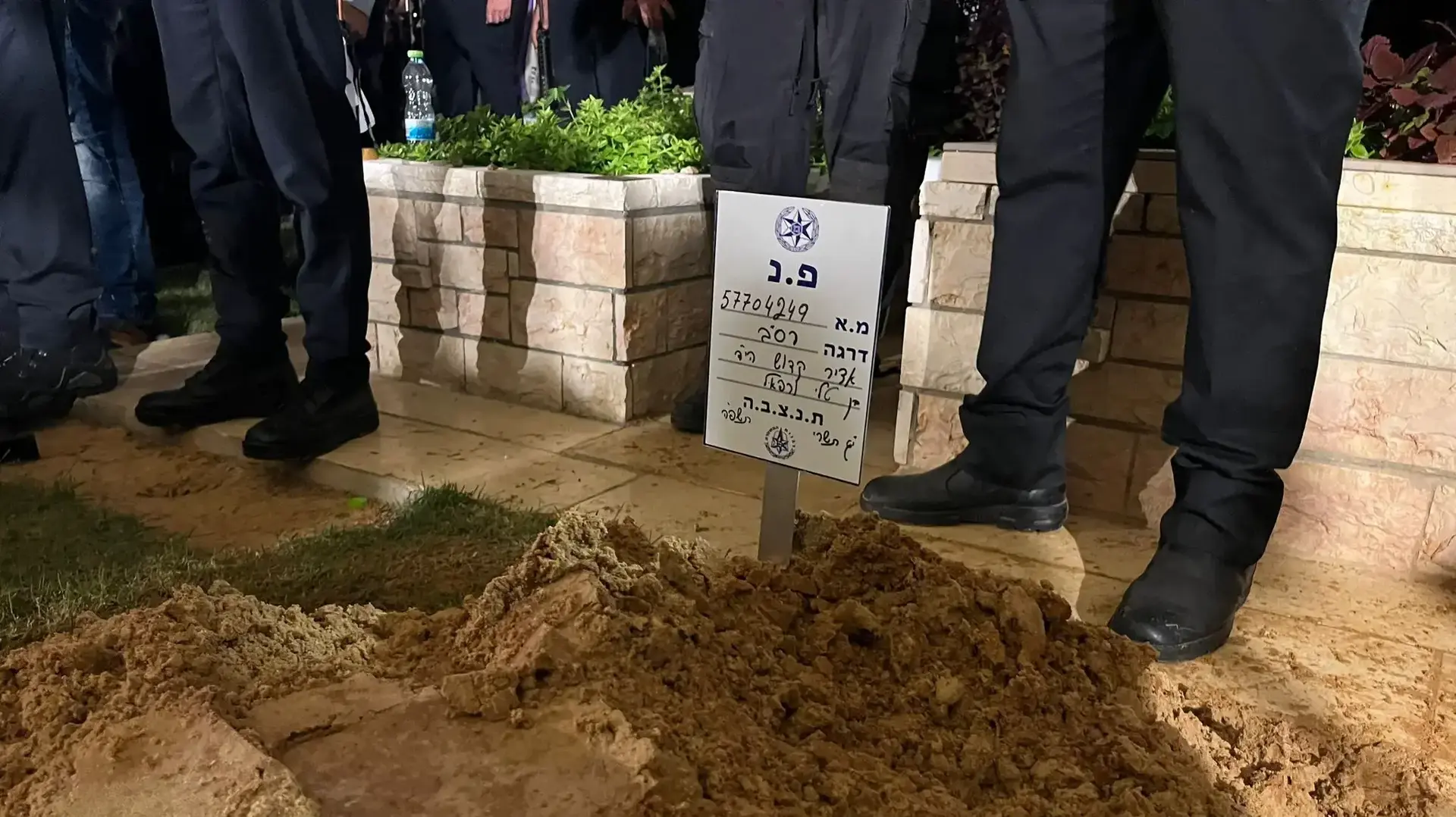 הלווית אדיר קדוש השוטר שנהרג בפיגוע הירי בכביש 4, 15 באוקטובר 2024 הלווית אדיר קדוש השוטר שנהרג בפיגוע הירי בכביש 4, 15 באוקטובר 2024