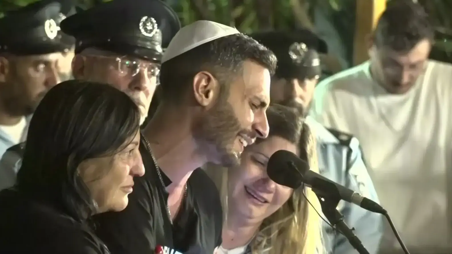 אדי לוי בהלווית אדיר קדוש השוטר שנהרג בפיגוע הירי בכביש 4, 15 באוקטובר 2024