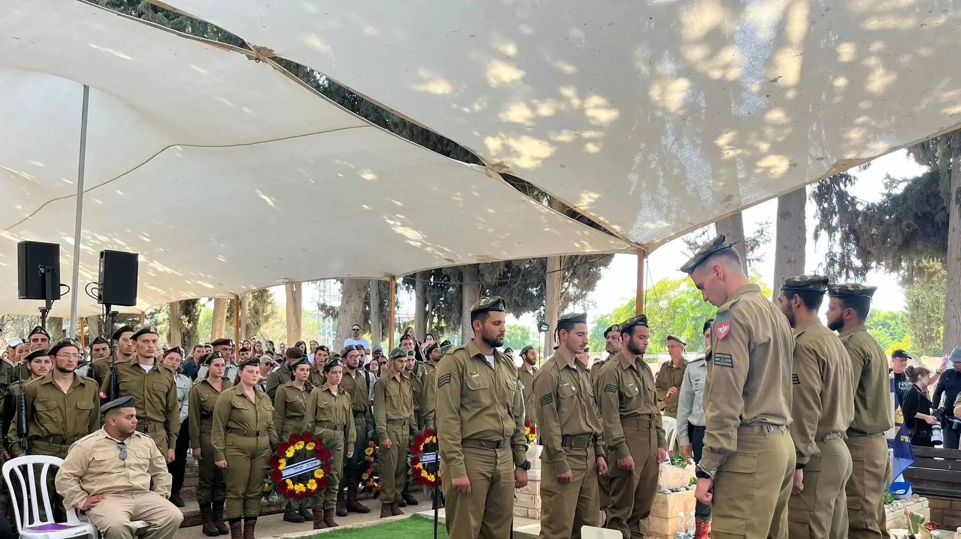 הלוויתו של סמל קורן ביתן בבית העלמין בראש העין הלוויתו של סמל קורן ביתן בבית העלמין בראש העין