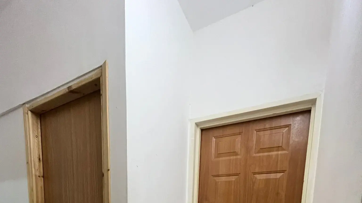 הדירה שנטש ולדימיר ורחובסקי בפתח תקווה שהואשם כמרגל לטובת סוכנים איראניים. 16 באוקטובר 2024 הדירה שנטש ולדימיר ורחובסקי בפתח תקווה שהואשם כמרגל לטובת סוכנים איראניים. 16 באוקטובר 2024