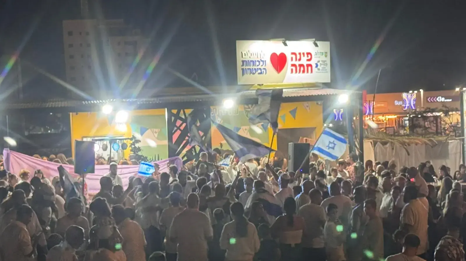 תושבי שדרות חוגגים את חיסולו של סינוואר תושבי שדרות חוגגים את חיסולו של סינוואר