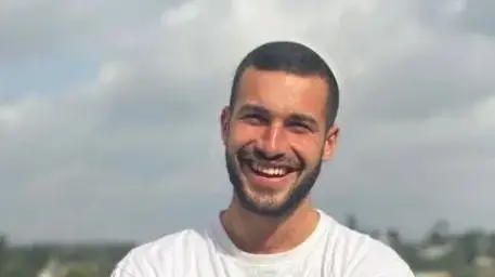 סמ"ר יעקב הלל, מירושלים, לוחם בסיירת גולני, נפל בקרב בדרום לבנון, בן 21 בנופלו. סמ"ר יעקב הלל, מירושלים, לוחם בסיירת גולני, נפל בקרב בדרום לבנון, בן 21 בנופלו.