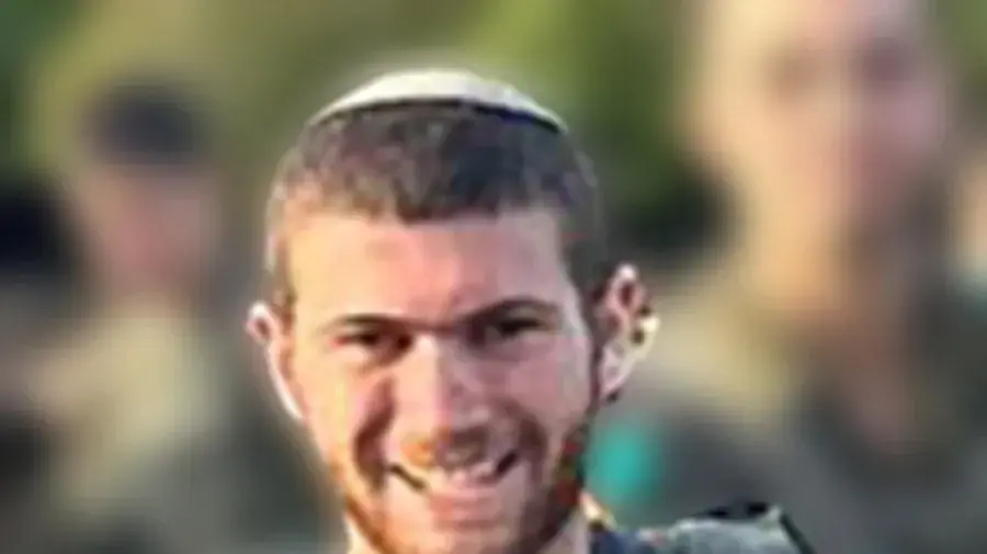 סמ"ר אלישיב איתן וידר, מירושלים, מפקד כיתה בסיירת גולני, נפל בקרב בדרום לבנון, בן 22 בנופלו. סמ"ר אלישיב איתן וידר, מירושלים, מפקד כיתה בסיירת גולני, נפל בקרב בדרום לבנון, בן 22 בנופלו.