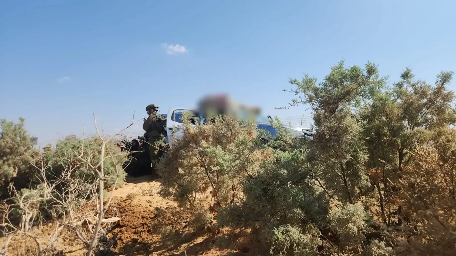 זירת האירוע בו כוח צה"ל ניטרל שני מחבלים שפתחו בירי לעבר הכוח. דרום לים המלח. 18 באוקטובר 2024 זירת האירוע בו כוח צה"ל ניטרל שני מחבלים שפתחו בירי לעבר הכוח. דרום לים המלח. 18 באוקטובר 2024