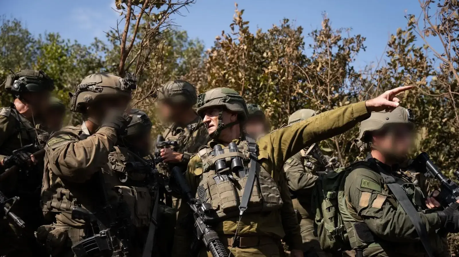 הרמטכ"ל בסיור עם גולני בדרום לבנון, אוקטובר 2024 הרמטכ"ל בסיור עם גולני בדרום לבנון, אוקטובר 2024
