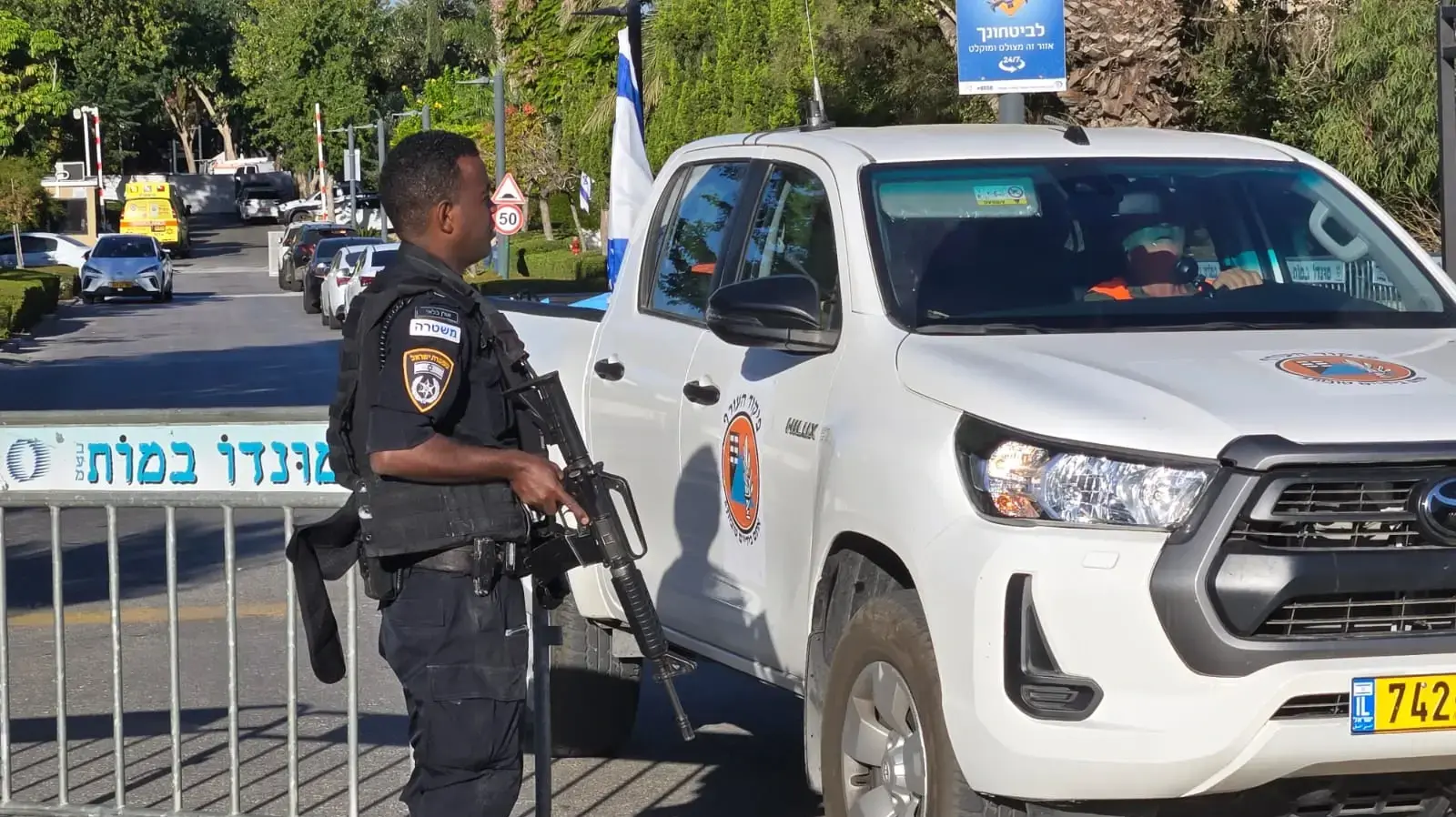 זירת הפגיעה בבית בקיסריה בעקבות כטב"ם שחדר מלבנון. 19 באוקטובר 2024 זירת הפגיעה בבית בקיסריה בעקבות כטב"ם שחדר מלבנון. 19 באוקטובר 2024