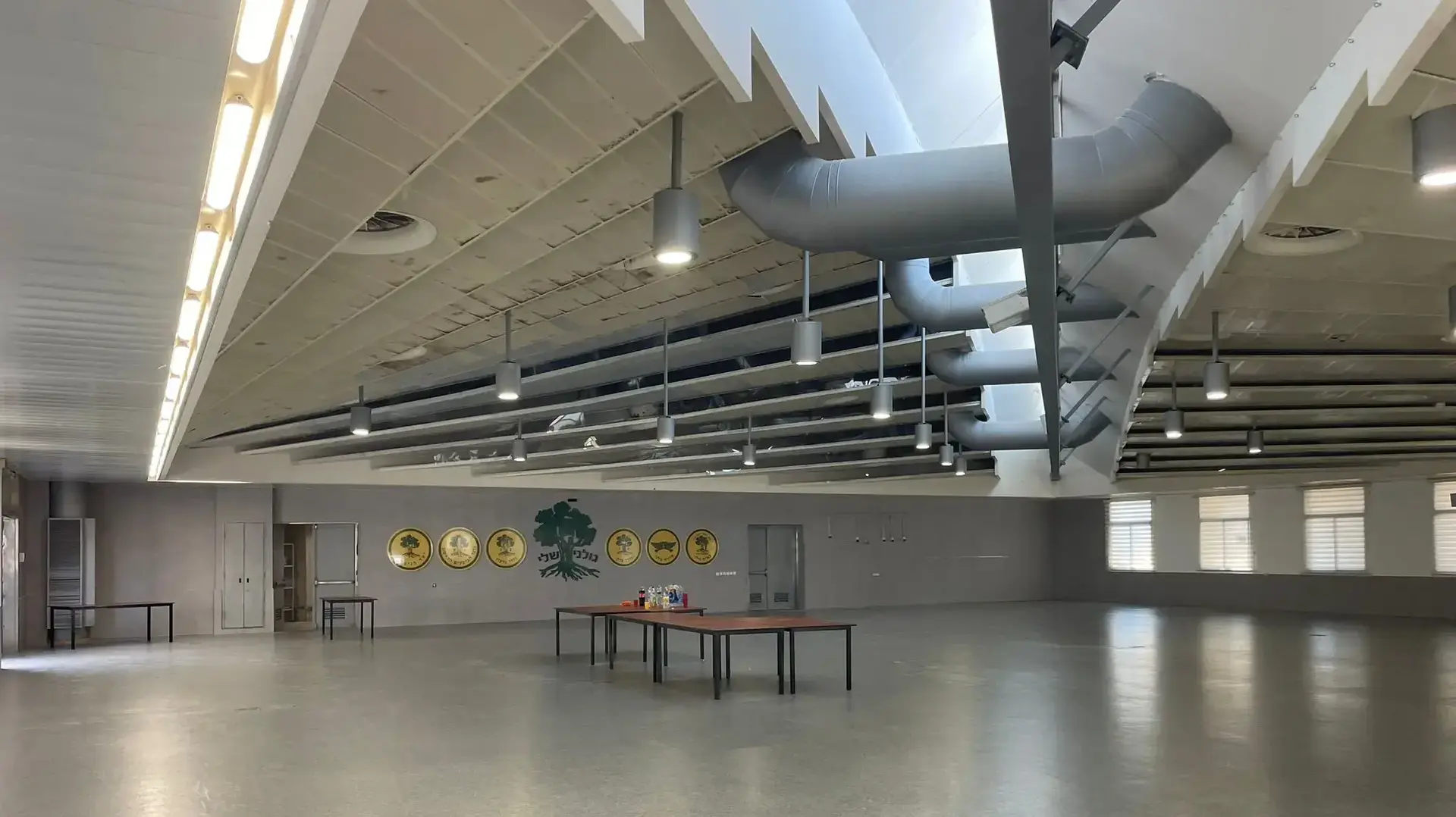 אגף ההנדסה והבינוי במשרד הביטחון בשיתוף עם אגף הטכנולוגיה והלוגיסטיקה הכשיר מחדש את חדר האוכל שנפגע בבא״ח גולני מפגיעת כטב"ם אגף ההנדסה והבינוי במשרד הביטחון בשיתוף עם אגף הטכנולוגיה והלוגיסטיקה הכשיר מחדש את חדר האוכל שנפגע בבא״ח גולני מפגיעת כטב"ם
