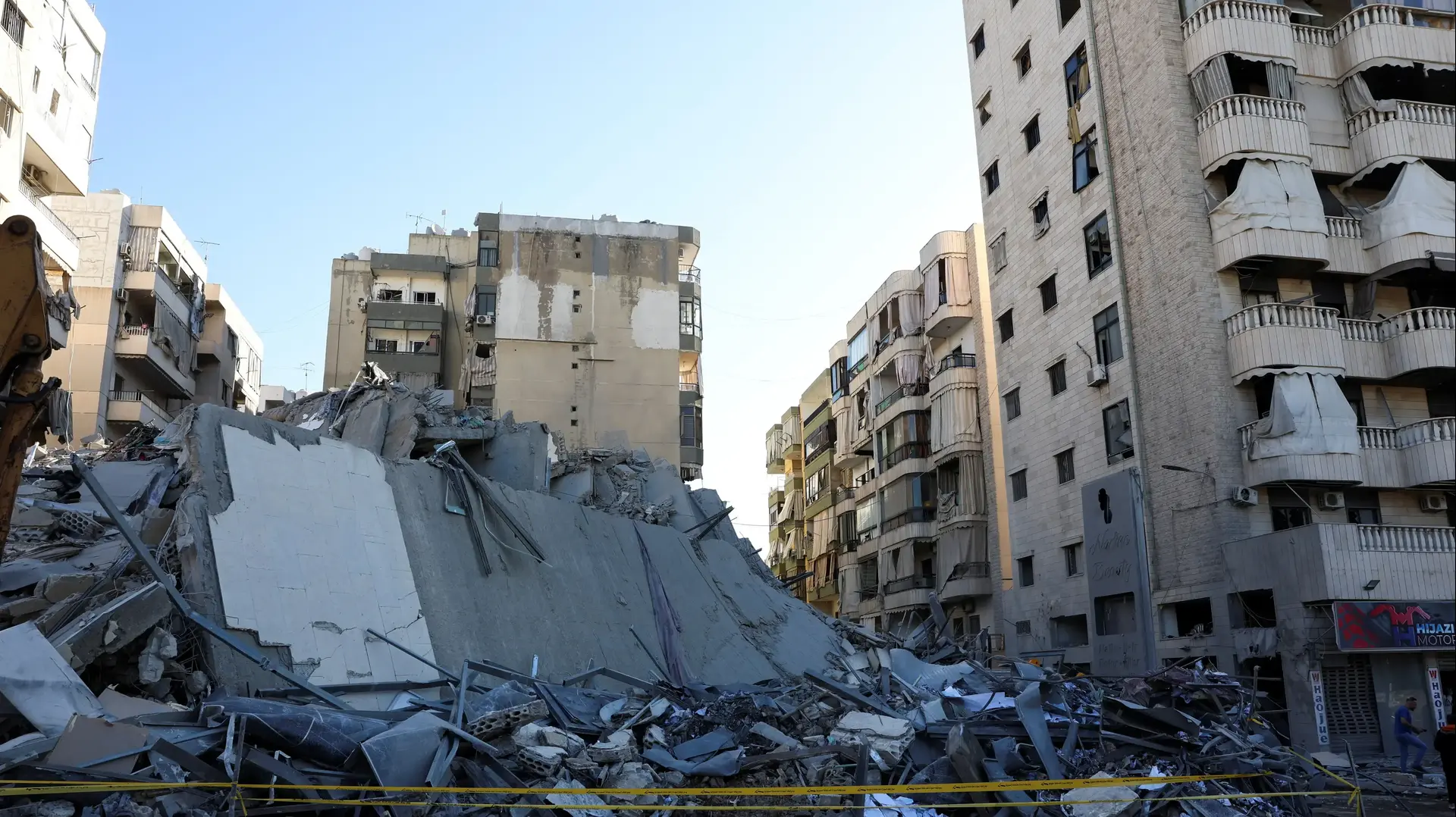 בניינים שנהרסו לאחר תקיפה שביצע חיל האויר נגד מפקדות ואתרים בהם אוחסנו כספים של חיזבאללה, ביירות לבנון21 באוקטובר 2024 בניינים שנהרסו לאחר תקיפה שביצע חיל האויר נגד מפקדות ואתרים בהם אוחסנו כספים של חיזבאללה, ביירות לבנון21 באוקטובר 2024