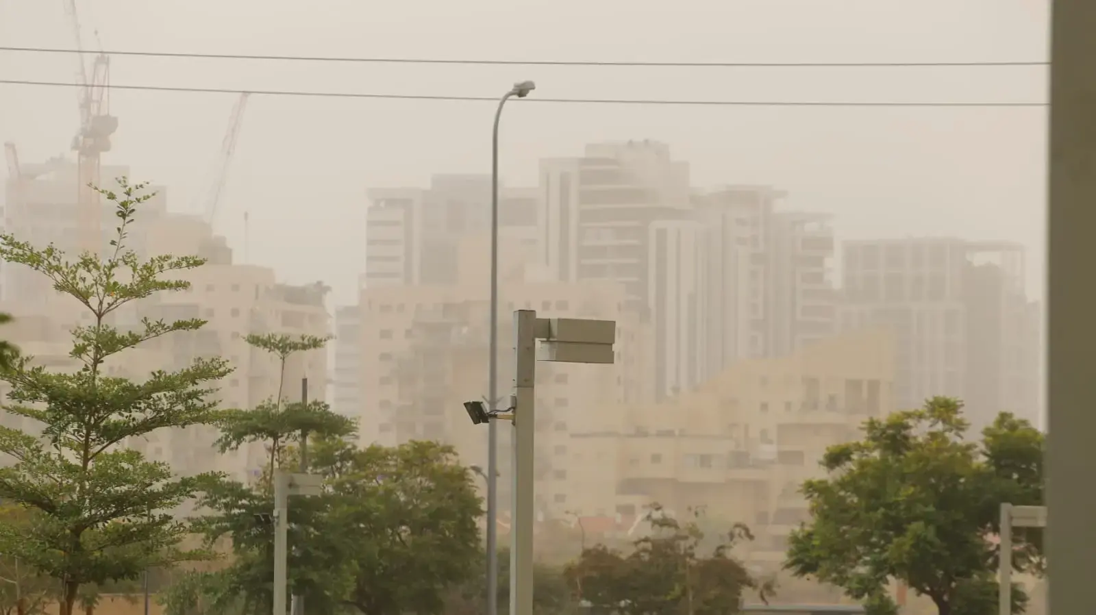 אובך כבד באזור פתח תקווה, 25 באוקטובר 2024 אובך כבד באזור פתח תקווה, 25 באוקטובר 2024