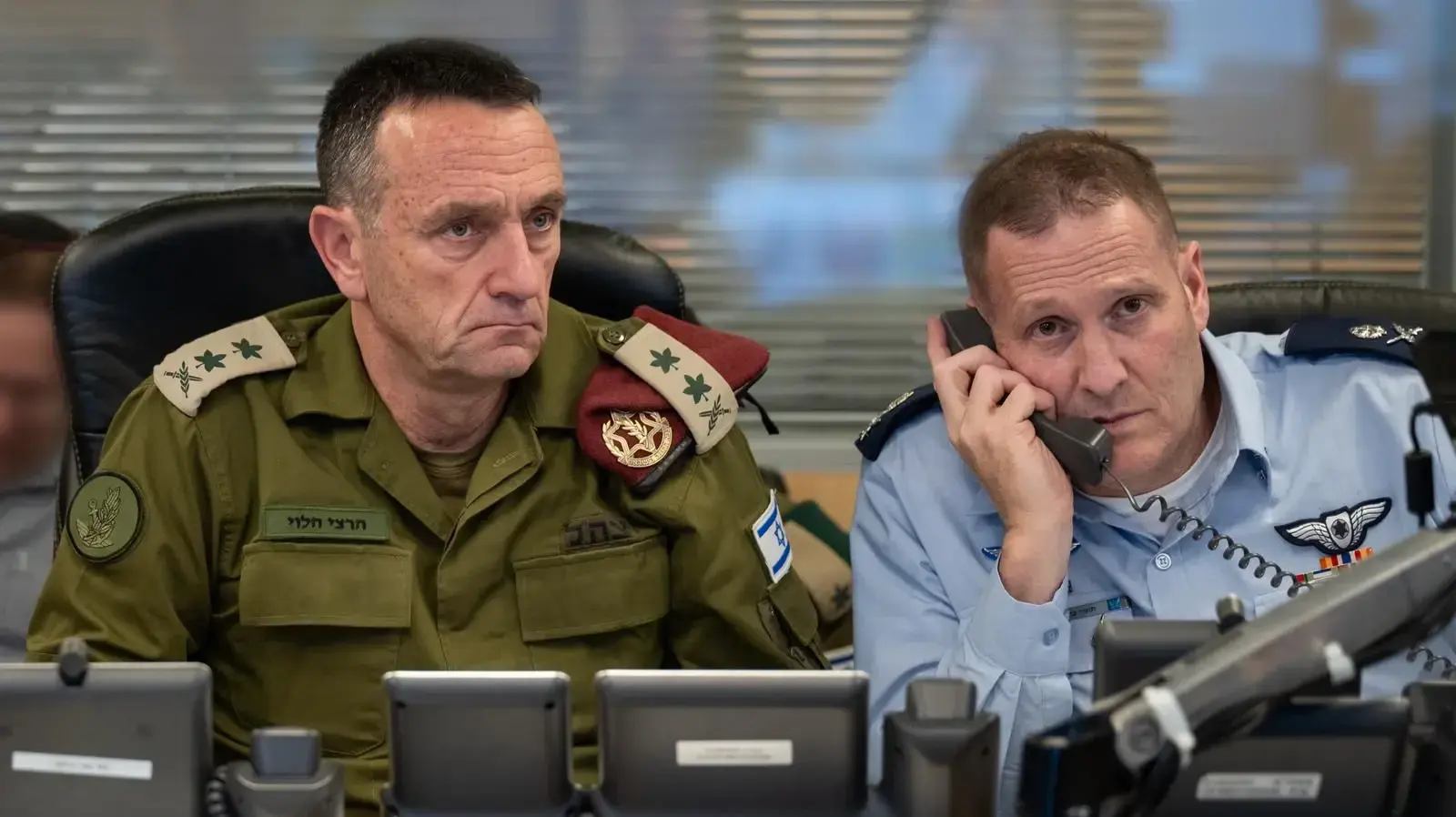 הרמטכ״ל, רב-אלוף הרצי הלוי, מפקד כעת על התקיפה באיראן מבור חיל האוויר בקריה עם מפקד חיל האוויר, אלוף תומר בר הרמטכ״ל, רב-אלוף הרצי הלוי, מפקד כעת על התקיפה באיראן מבור חיל האוויר בקריה עם מפקד חיל האוויר, אלוף תומר בר
