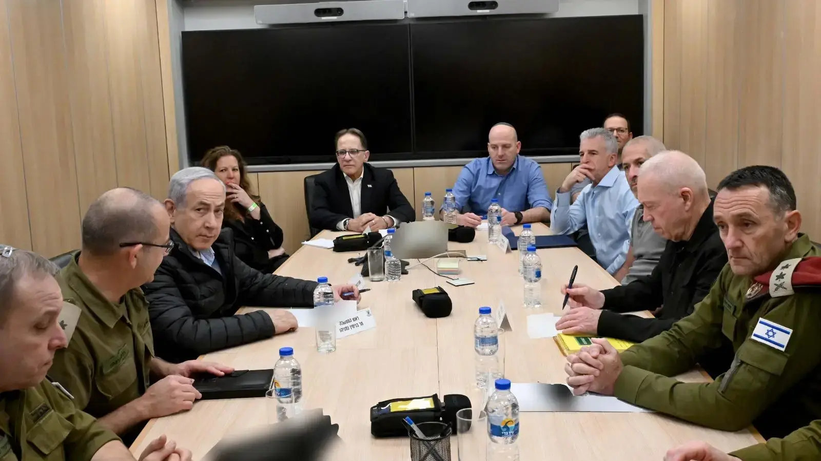 שר הביטחון, ראש הממשלה, הרמטכ״ל, ראש המוסד וראש השבכ,  בור הפיקוד של אגף המבצעים, 26 באוקטובר 2024