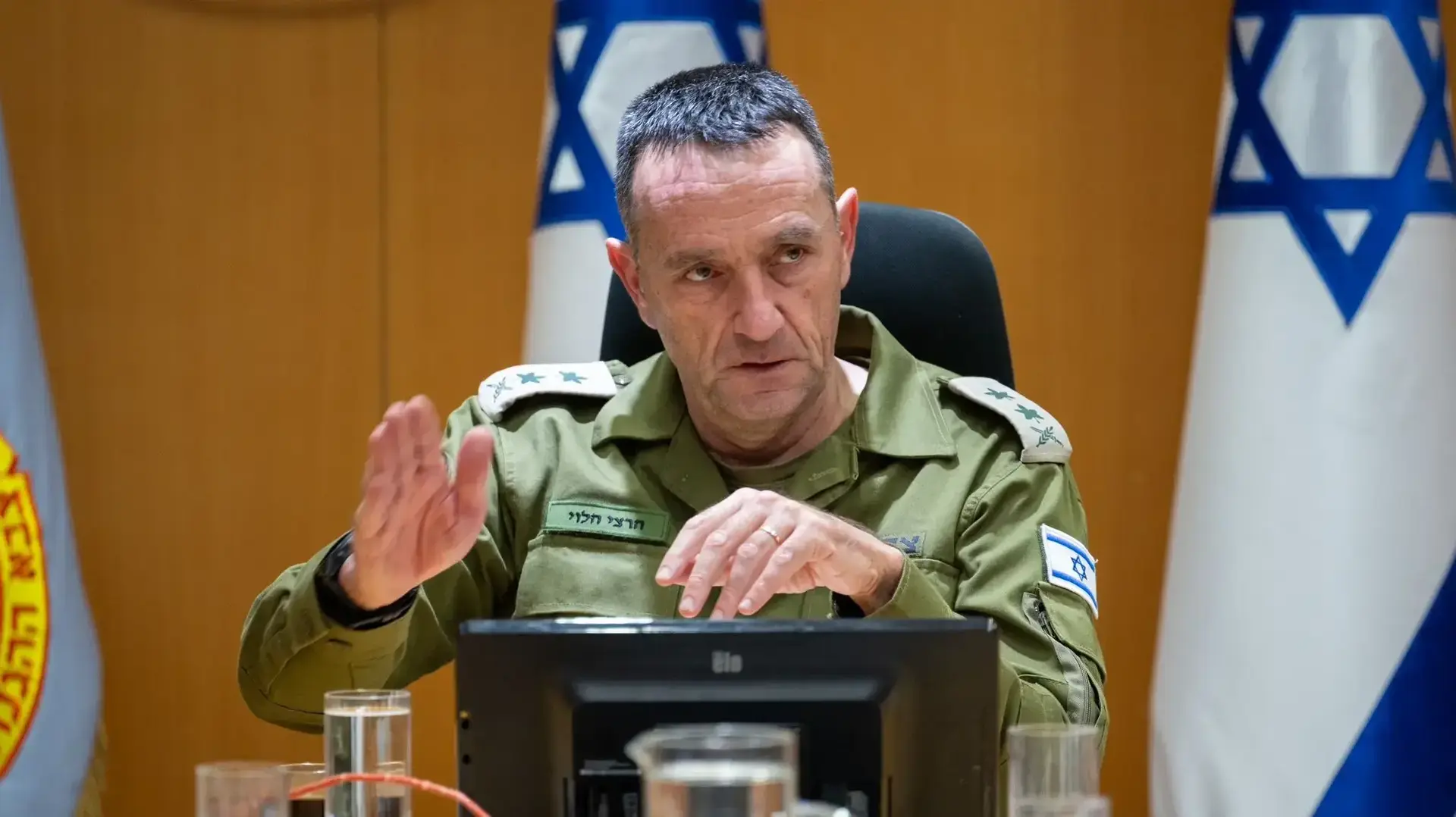 הרמטכ״ל, רב-אלוף הרצי הלוי בערכת מצב בקריה