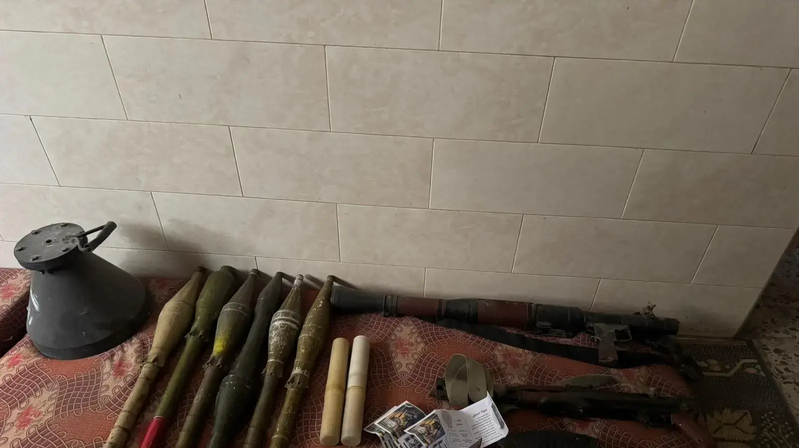 תמונות של אמצעי הלחימה שאותרו בבית החולים ובסביבת תמונות של אמצעי הלחימה שאותרו בבית החולים ובסביבת