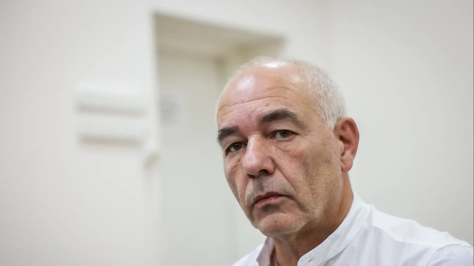רונאל פישר מגיע להעיד אירוע בבית המשפט, הוכחות :לפרשות רבות, 28 לאוקטובר 2024
