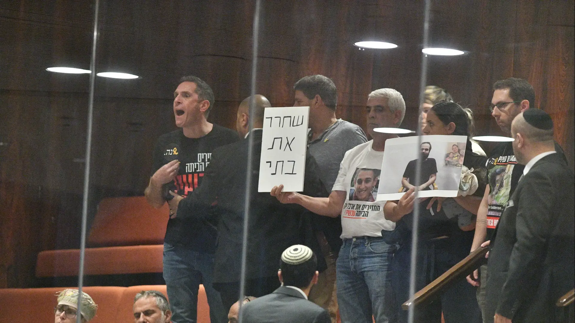 משפחות חטופים, פתיחת כנס החורף של מושב הכנסת, 28 באוקטובר 2024 משפחות חטופים, פתיחת כנס החורף של מושב הכנסת, 28 באוקטובר 2024