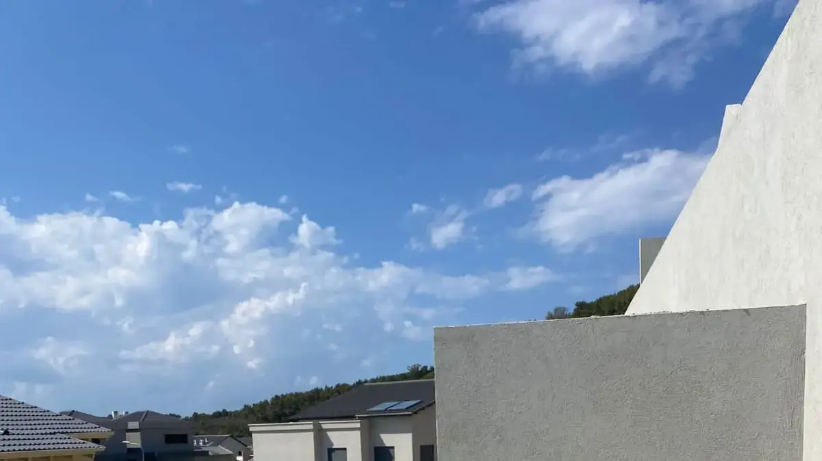 הסיוט של הזוגות שרכשו בית בשלומי ולא יכולים לעבור אליו. הסיוט של הזוגות שרכשו בית בשלומי ולא יכולים לעבור אליו.