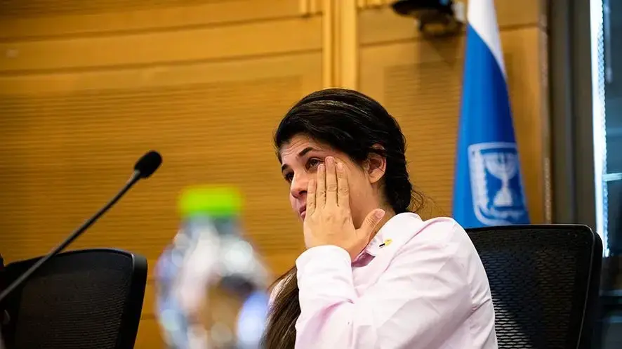 ח"כ שרן השכל עם משתתפי הכנס למודעות ללידות שקטות
