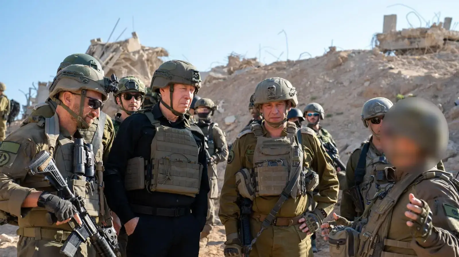 שר הביטחון יואב גלנט בסיור ברצועת עזה, 30 לאוקטובר 2024 שר הביטחון יואב גלנט בסיור ברצועת עזה, 30 לאוקטובר 2024