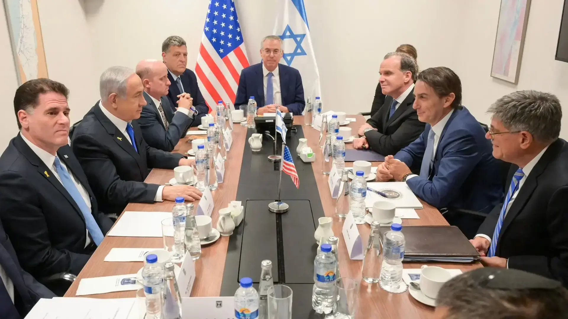 ראש הממשלה, בנימין נתניהו, נפגש עם השליח המיוחד של נשיא ארצות-הברית, עמוס הוכשטיין, והשליח לענייני המזרח-התיכון, ברט מקגורק, ירושלים , 31 לאוקטובר 2024 ראש הממשלה, בנימין נתניהו, נפגש עם השליח המיוחד של נשיא ארצות-הברית, עמוס הוכשטיין, והשליח לענייני המזרח-התיכון, ברט מקגורק, ירושלים , 31 לאוקטובר 2024