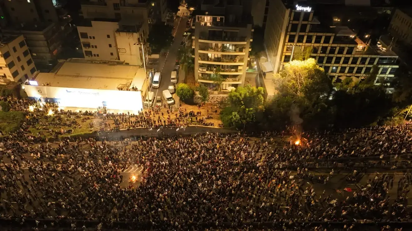 עשרות אלפי מפגינים על איילון צפון ודרום, מגשר יהודית ועד צפונית לשלום,ליל גלנט 2, 5 לנובמבר 2024 עשרות אלפי מפגינים על איילון צפון ודרום, מגשר יהודית ועד צפונית לשלום,ליל גלנט 2, 5 לנובמבר 2024