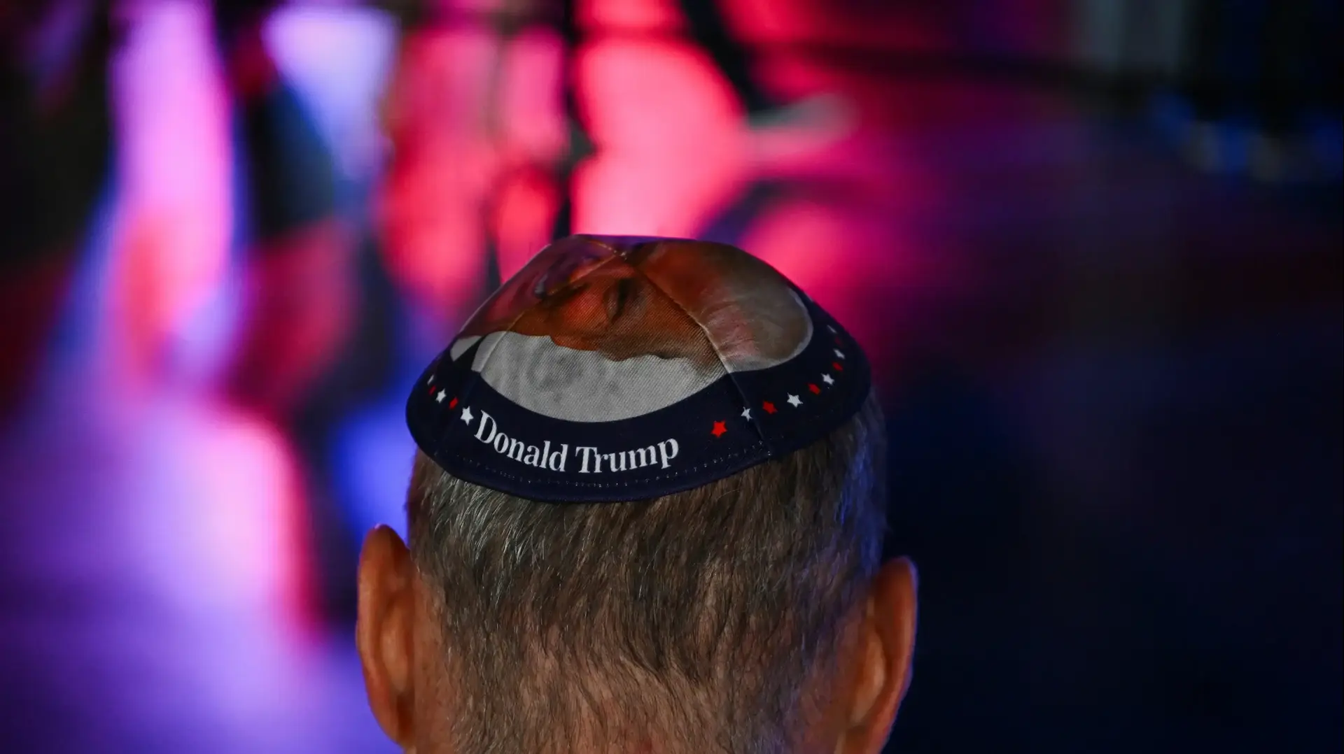 יהודי בפאלם ביץ' פלורידה עם כיפת דונלד טראמפ יהודי בפאלם ביץ' פלורידה עם כיפת דונלד טראמפ