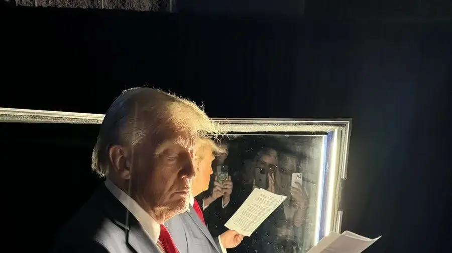 דונלד טראמפ מתכונן לנאום הניצחון בבחירות לנשיאות ארה"ב דונלד טראמפ מתכונן לנאום הניצחון בבחירות לנשיאות ארה"ב