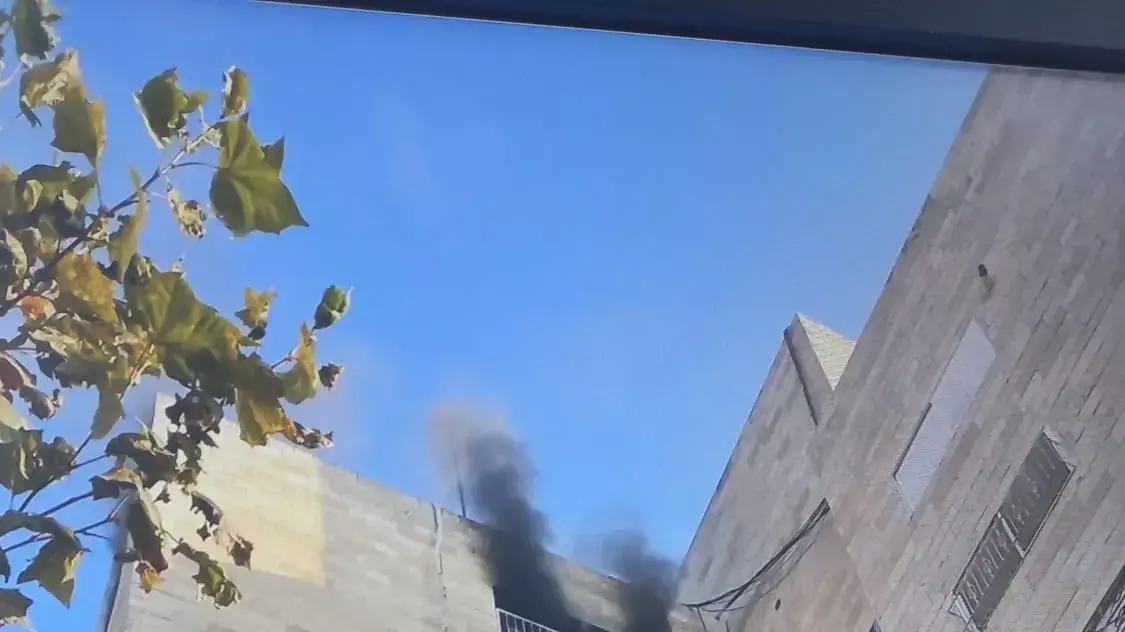 שריפה בדירה בקומה תשיעית בשכונת נווה יעקב בירושלים, 7 בנובמבר 2024 שריפה בדירה בקומה תשיעית בשכונת נווה יעקב בירושלים, 7 בנובמבר 2024
