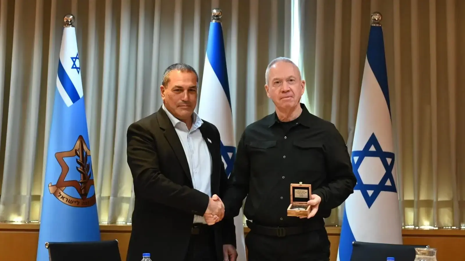 מנכ"ל משרד הביטחון, אלוף (מיל') אייל זמיר והנהלת המשרד נפרדו משר הביטחון יואב גלנט מנכ"ל משרד הביטחון, אלוף (מיל') אייל זמיר והנהלת המשרד נפרדו משר הביטחון יואב גלנט