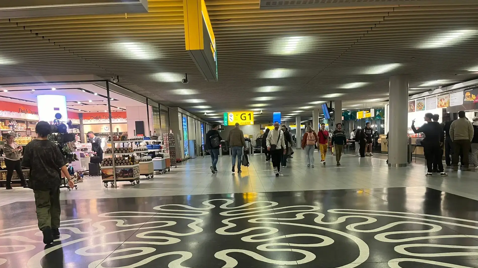 שדה תעופה אמסטרדם לאחר הלינץ, 8 לנובמבר 2024 שדה תעופה אמסטרדם לאחר הלינץ, 8 לנובמבר 2024