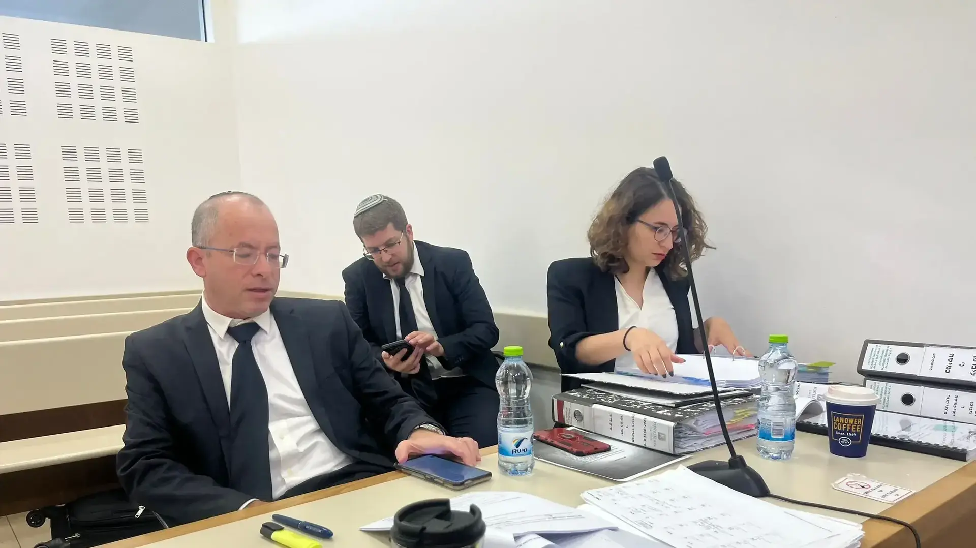 עו״ד ירון קוסטליץ,עו״ד גאיה פלג, עו״ד אביעד שאולזון, תביעה של אביגדור ליברמן נגד יוסי כמיסה משום שטען כי ליברמן הציע לו סכום כסף כדי לרצוח ניצב במשטרה,בימ"ש השלום פ"ת, 10 בנובמבר 2024 עו״ד ירון קוסטליץ,עו״ד גאיה פלג, עו״ד אביעד שאולזון, תביעה של אביגדור ליברמן נגד יוסי כמיסה משום שטען כי ליברמן הציע לו סכום כסף כדי לרצוח ניצב במשטרה,בימ"ש השלום פ"ת, 10 בנובמבר 2024