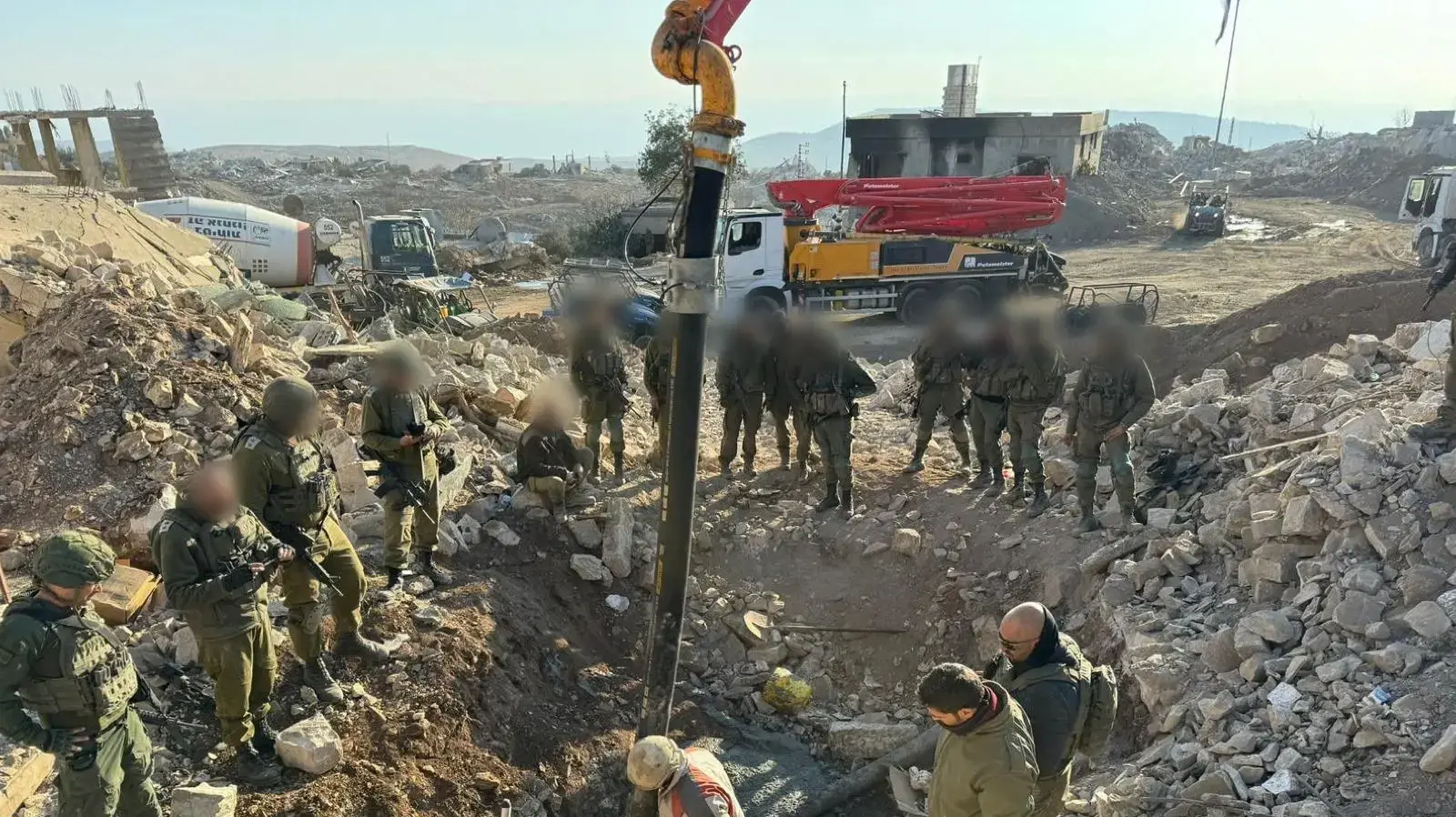 איטום מתחם טרור תת-קרקעי שהוסתר תחת בית קברות, דרום לבנון איטום מתחם טרור תת-קרקעי שהוסתר תחת בית קברות, דרום לבנון