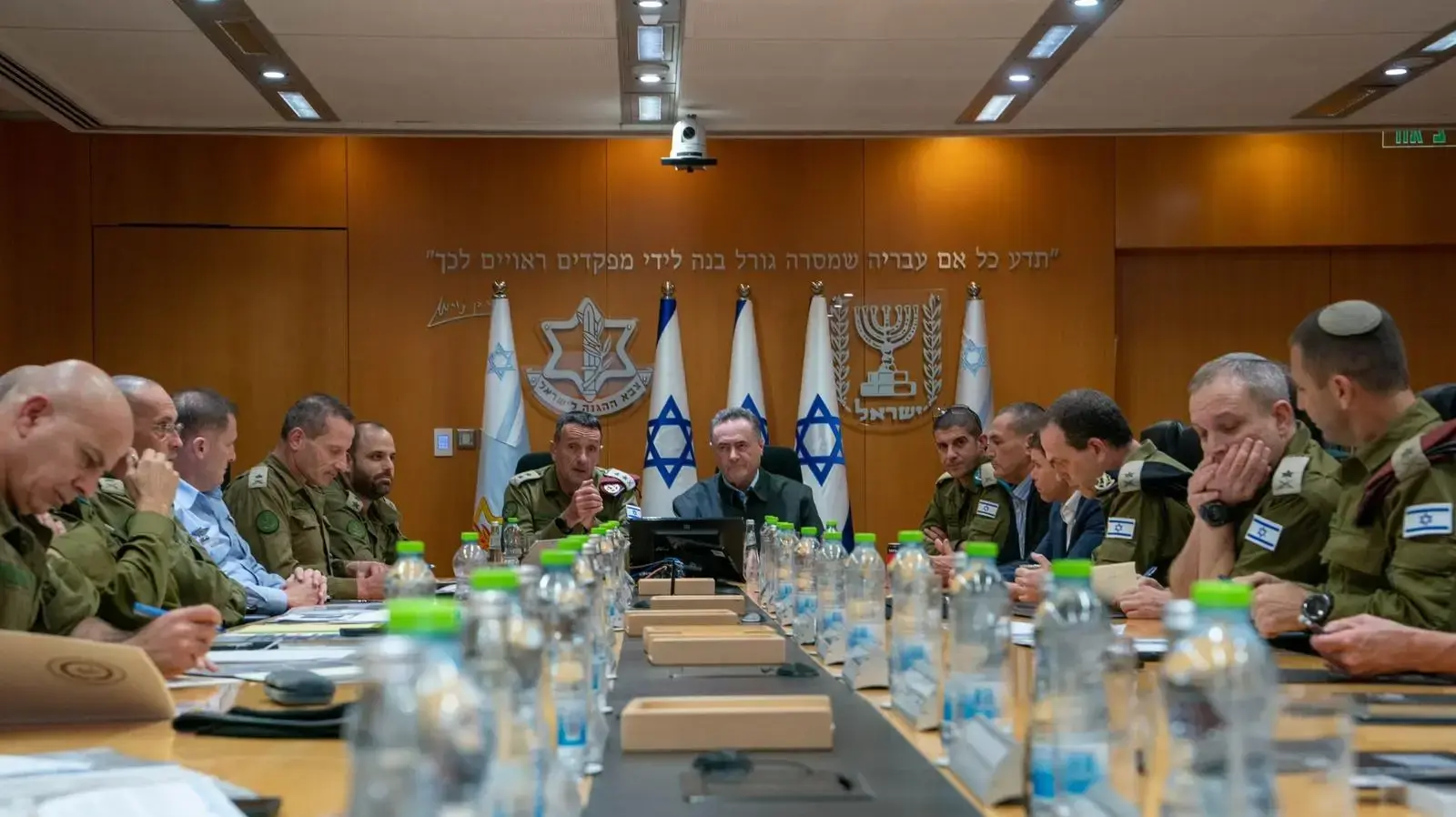 שר הביטחון ישראל כ"ץ בפגישה ראשונה עם פורום המטה הכללי. 11 בנומבר 2024 שר הביטחון ישראל כ"ץ בפגישה ראשונה עם פורום המטה הכללי. 11 בנומבר 2024
