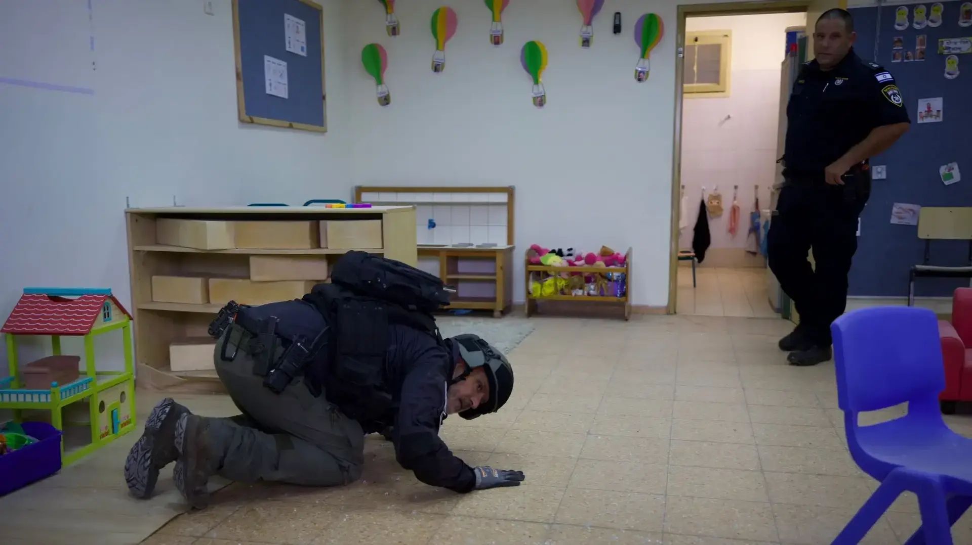 זירת נפילת כטב"ם בחצר גן ילדים, נשר, 12 בנובמבר 2024 זירת נפילת כטב"ם בחצר גן ילדים, נשר, 12 בנובמבר 2024