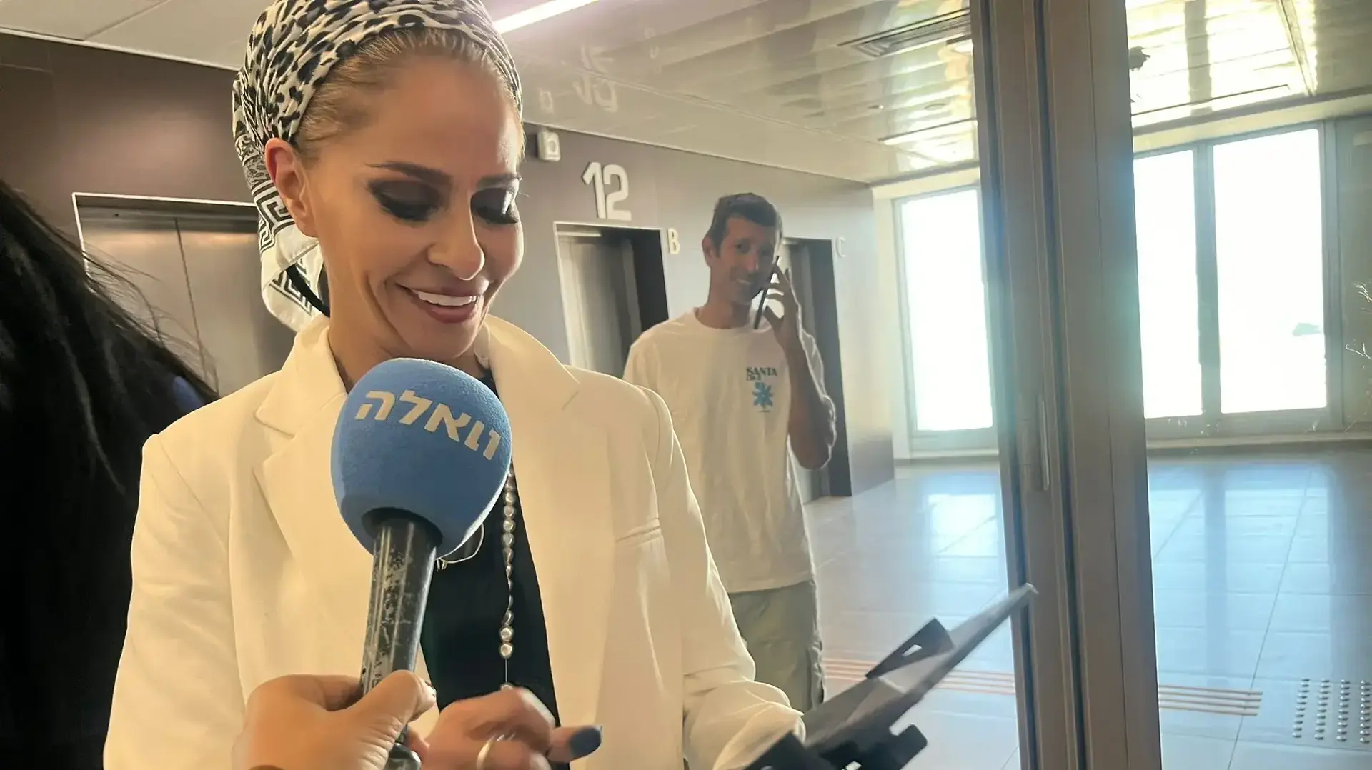 ענבל אור מחוץ לאולם בית המשפט, 12 הנובמבר 2024