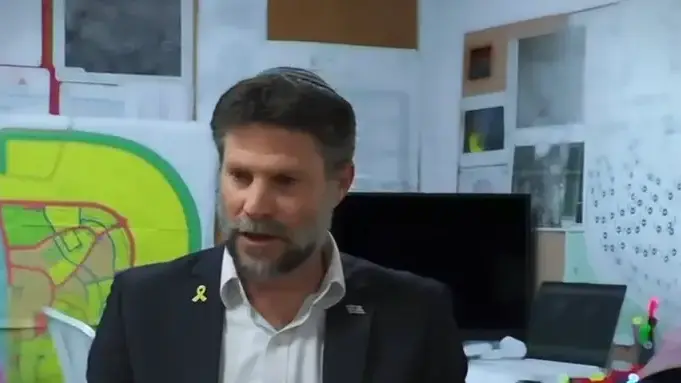 שר האוצר בצלאל סמוטריץ’ בביקור בקיבוץ ניר עוז
שר האוצר בצלאל סמוטריץ’ בביקור בקיבוץ ניר עוז