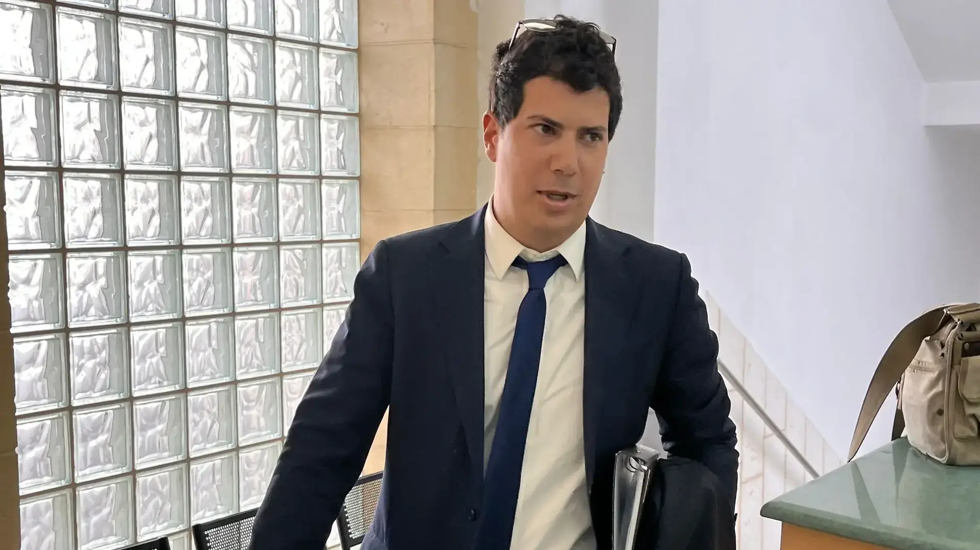 סנגורו של רה״מ עמית חדד, בדיון בבקשתו של רה״מ נתניהו לדחות את מועד עדותו מתחיל בבית המשפט המחוזי בירושלים , 13 בנובמבר 2024
סנגורו של רה״מ עמית חדד, בדיון בבקשתו של רה״מ נתניהו לדחות את מועד עדותו מתחיל בבית המשפט המחוזי בירושלים , 13 בנובמבר 2024