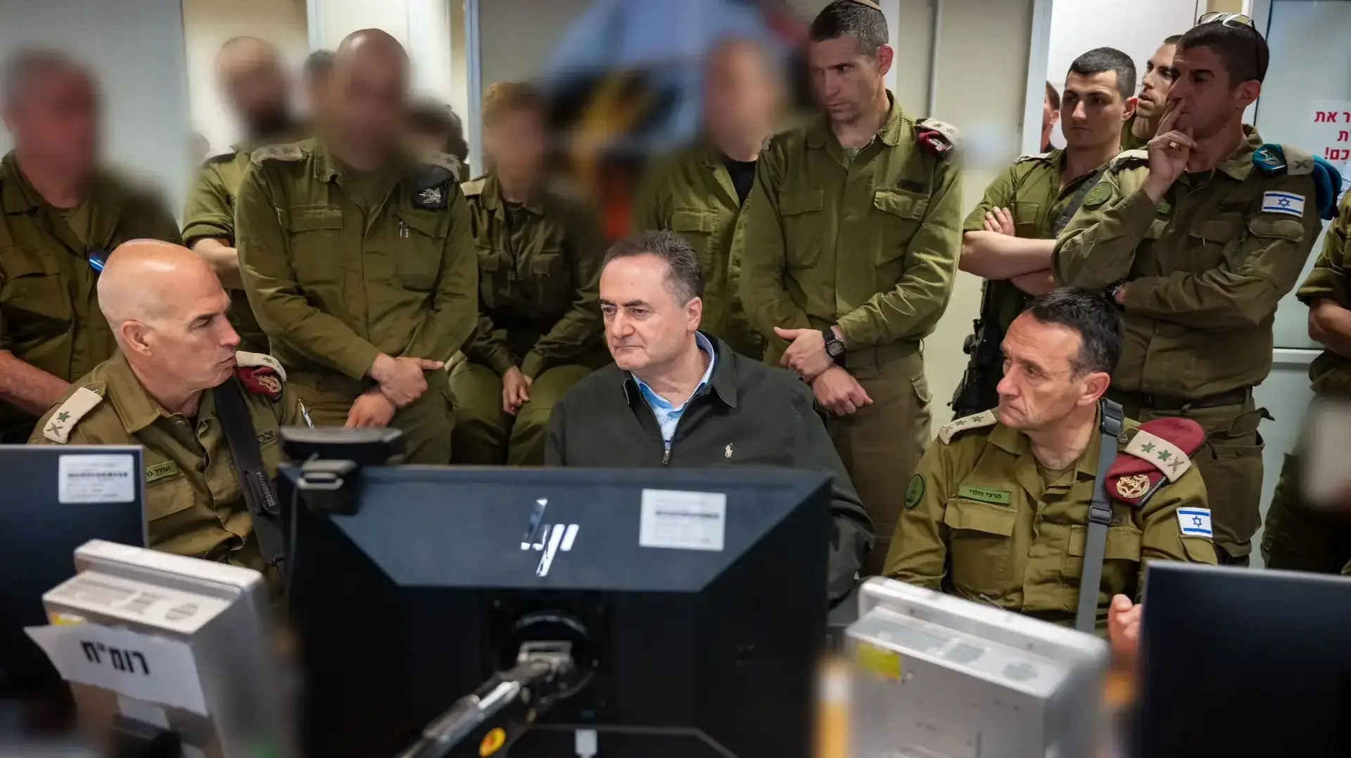 שר הביטחון ישראל כ"ץ ביקר בפיקוד הצפון ביחד עם הרמטכ"ל רב-אלוף הרצי הלוי ומפקד פיקוד צפון, האלוף אורי גורדין, 13 בנובמבר 2024