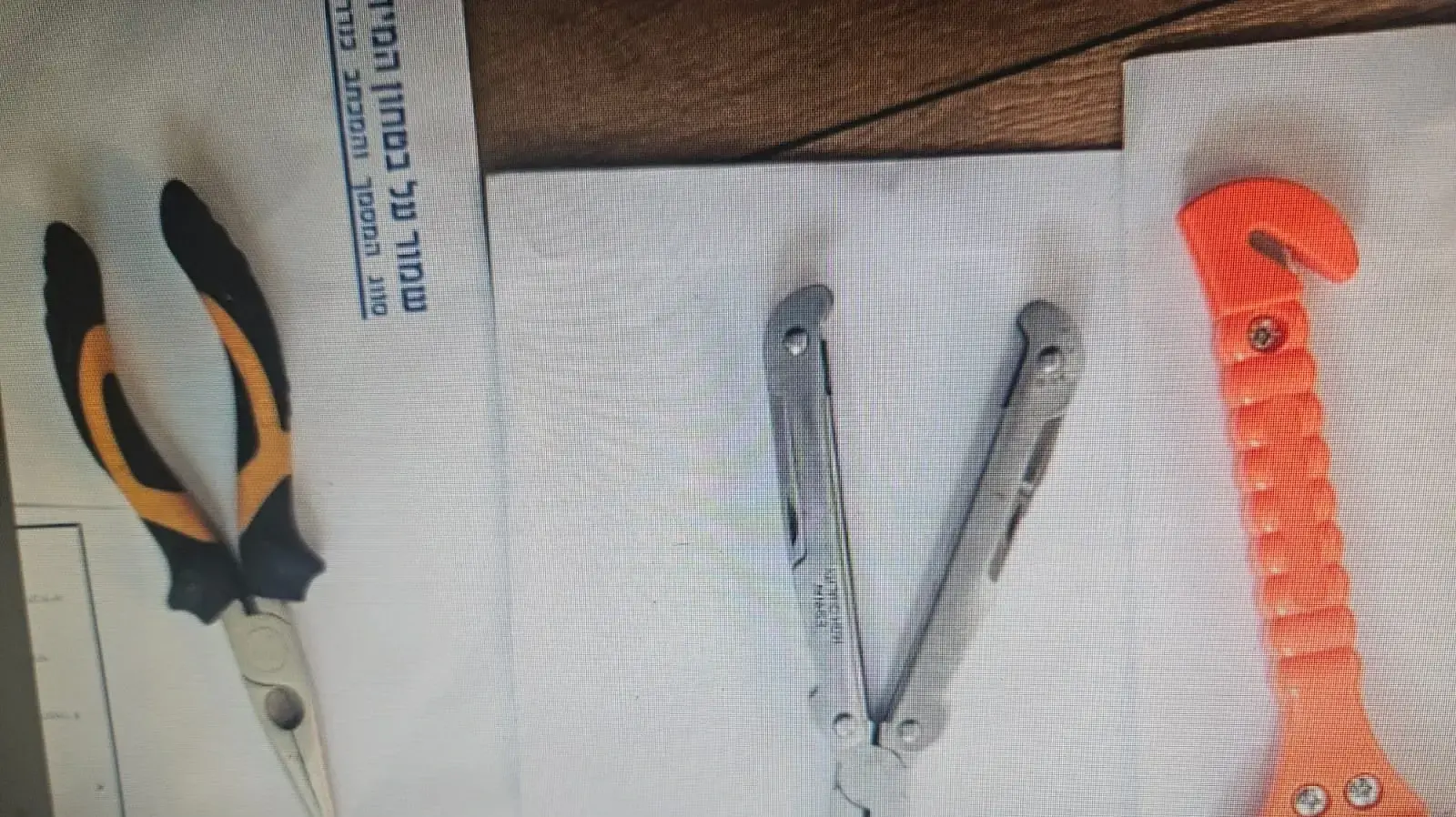 כלי הפריצה ורכוש שנתפס לאחר פריצה לרכב במהלך אזעקה בשדרות רוטשילד ת"א כלי הפריצה ורכוש שנתפס לאחר פריצה לרכב במהלך אזעקה בשדרות רוטשילד ת"א