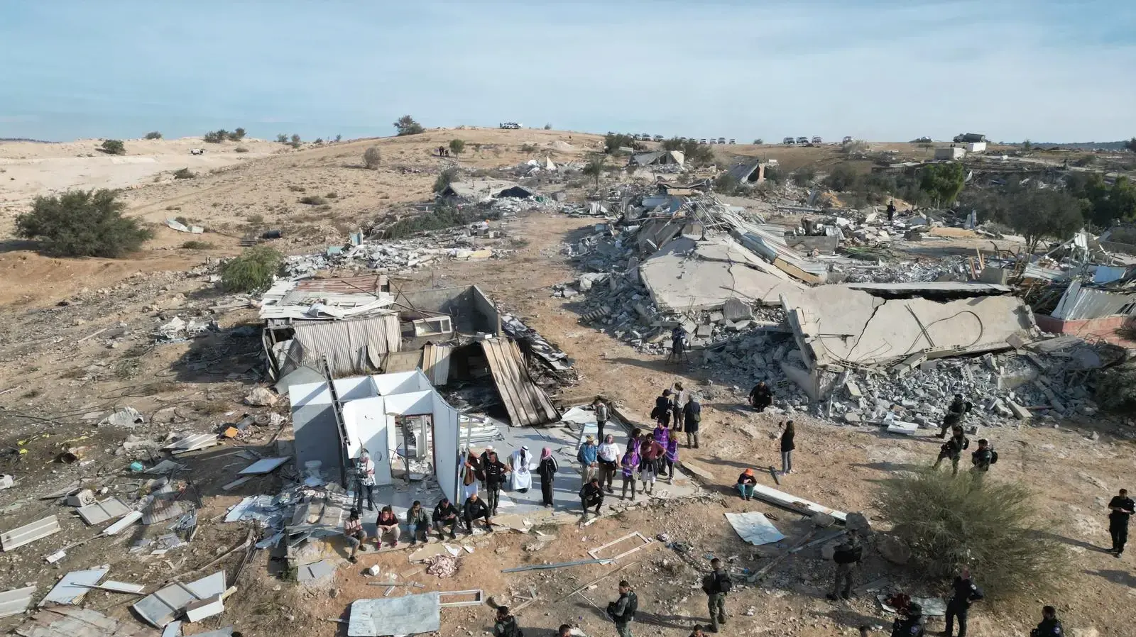 רשות מקרקעי ישראל בליווי משטרת ישראל פינו את שארית הפזורה באום אל חירן בנגב לקראת הקמת היישוב דרור, 14 בנובמבר 2024 רשות מקרקעי ישראל בליווי משטרת ישראל פינו את שארית הפזורה באום אל חירן בנגב לקראת הקמת היישוב דרור, 14 בנובמבר 2024