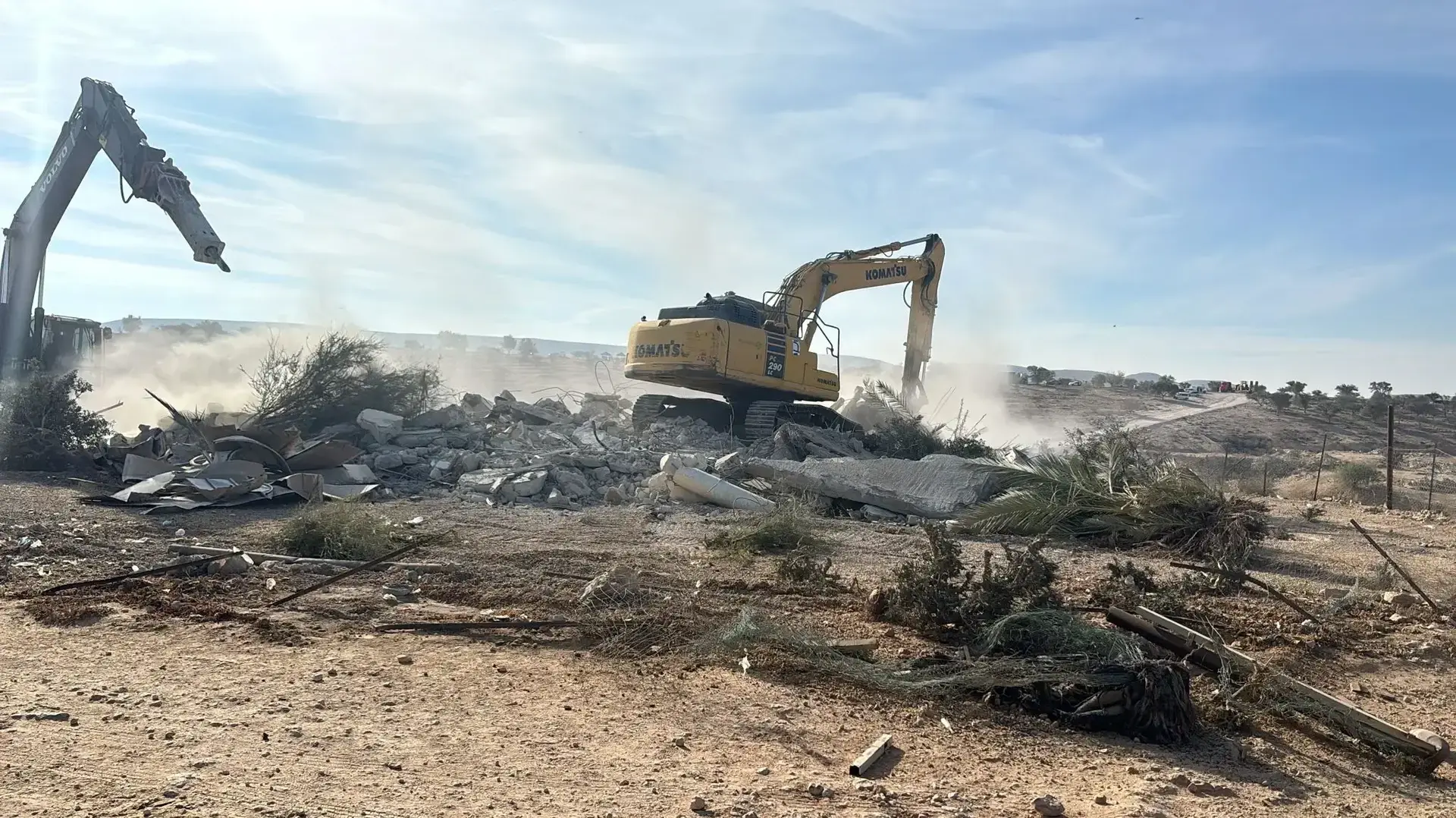 רשות מקרקעי ישראל בליווי משטרת ישראל פינו את שארית הפזורה באום אל חירן בנגב לקראת הקמת היישוב דרור, 14 בנובמבר 2024 רשות מקרקעי ישראל בליווי משטרת ישראל פינו את שארית הפזורה באום אל חירן בנגב לקראת הקמת היישוב דרור, 14 בנובמבר 2024
