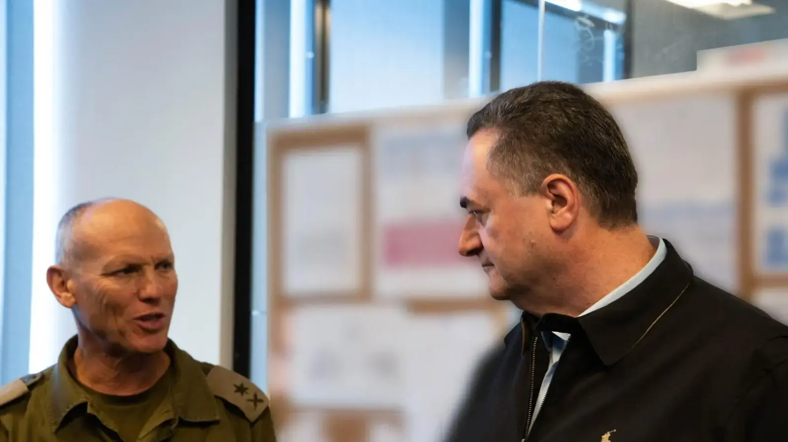 שר הביטחון ישראל כ"ץ ביקר במפקדת החטופים של צה"ל. 17 בנובמבר 2024 שר הביטחון ישראל כ"ץ ביקר במפקדת החטופים של צה"ל. 17 בנובמבר 2024