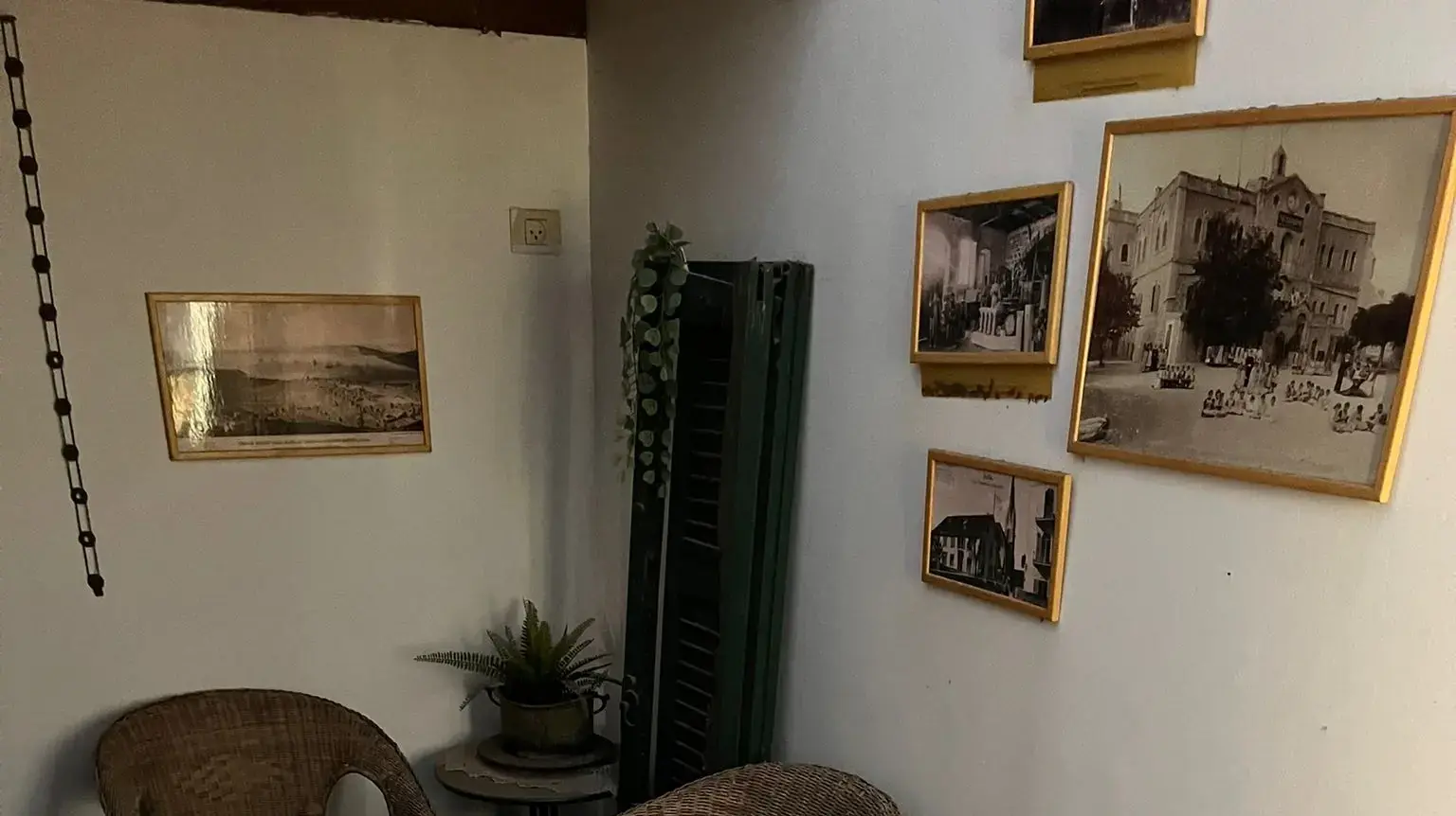 בית קלר בחיפה שנפגע במטח של חיזבאללה ומכיל בתוכו את ארכיון הבנייה הטמפלרי בחיפה בית קלר בחיפה שנפגע במטח של חיזבאללה ומכיל בתוכו את ארכיון הבנייה הטמפלרי בחיפה