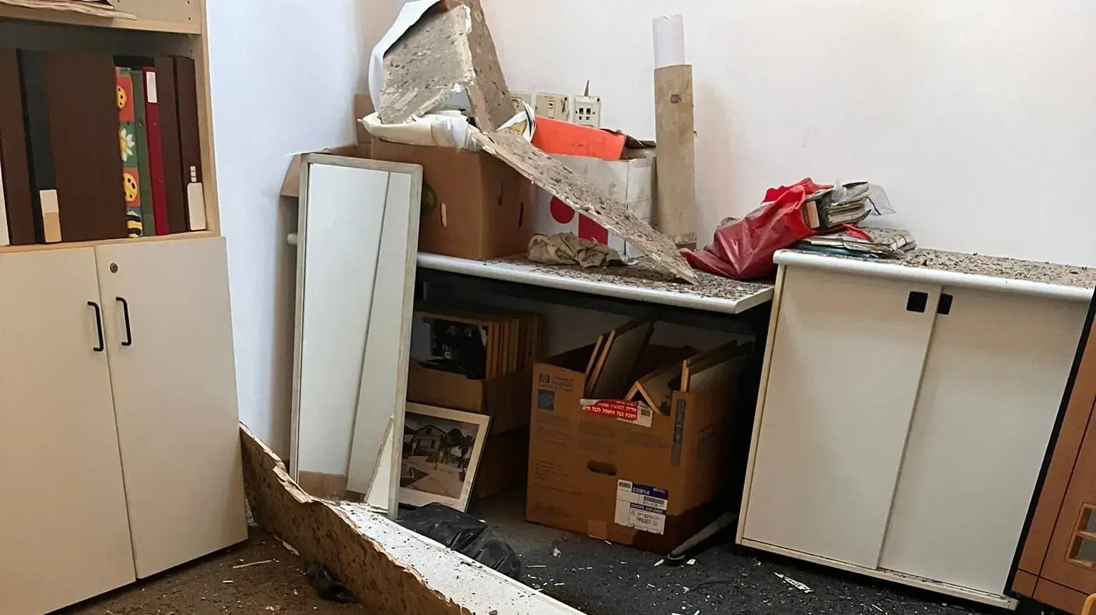 בית קלר בחיפה שנפגע במטח של חיזבאללה ומכיל בתוכו את ארכיון הבנייה הטמפלרי בחיפה בית קלר בחיפה שנפגע במטח של חיזבאללה ומכיל בתוכו את ארכיון הבנייה הטמפלרי בחיפה
