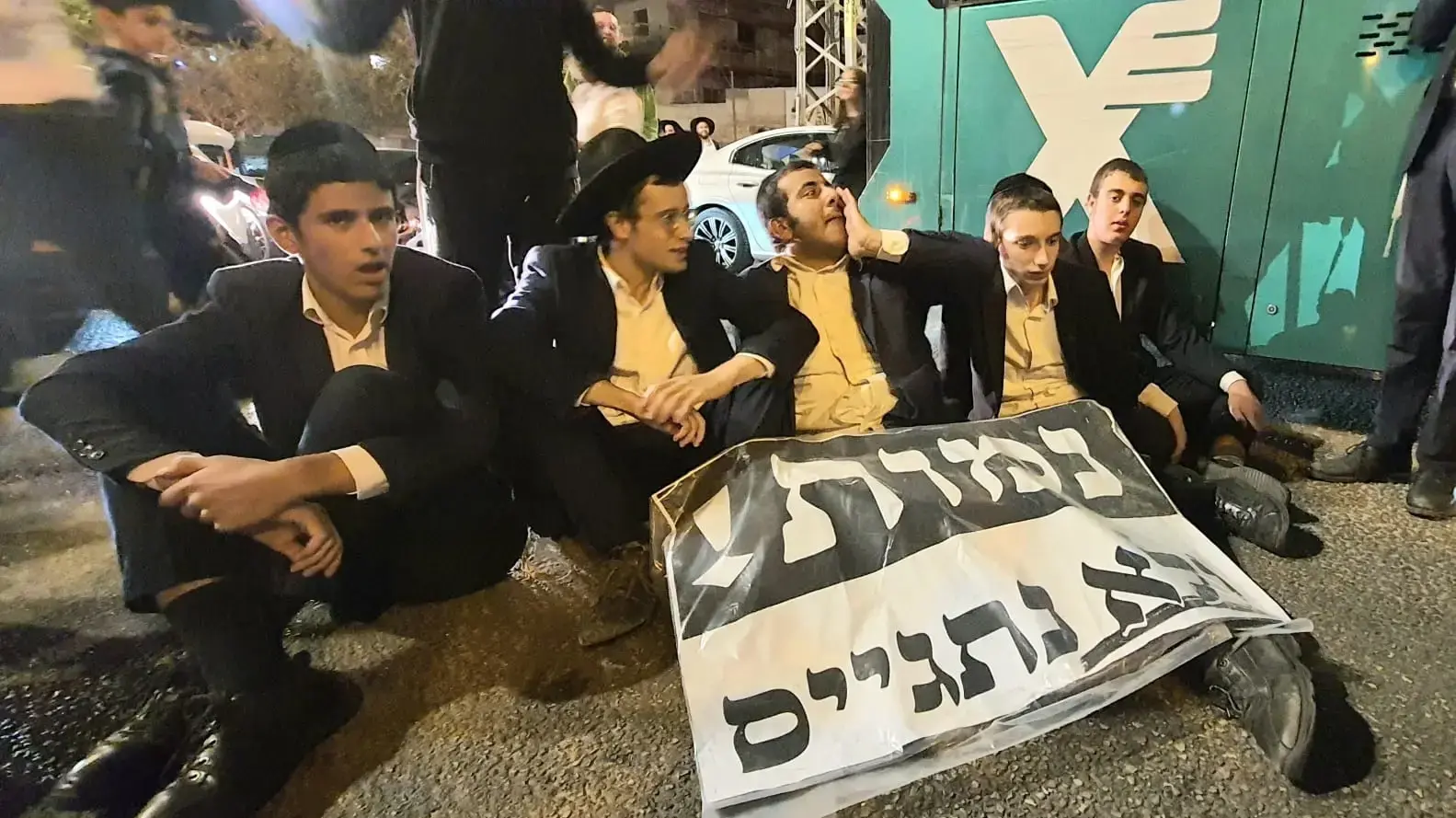 הפגנות של הפלג הירושלמי בעקבות סערת הגיוס , בני ברק , 17 בנובמבר 2024 הפגנות של הפלג הירושלמי בעקבות סערת הגיוס , בני ברק , 17 בנובמבר 2024